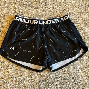 Under Armour workout shorts Size L